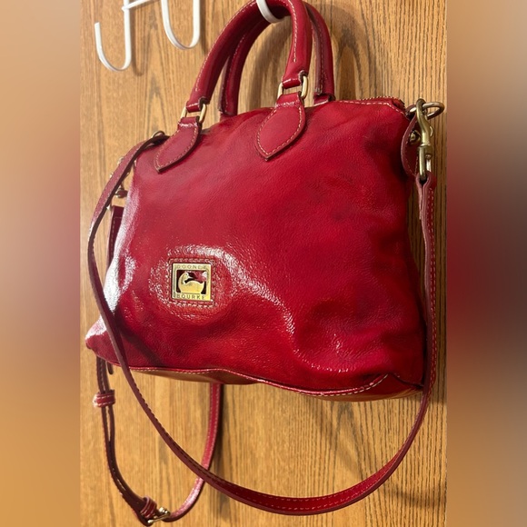 Dooney & Bourke Dillen Satchel Limited Edition Red Holiday Bag - Picture 2 of 14